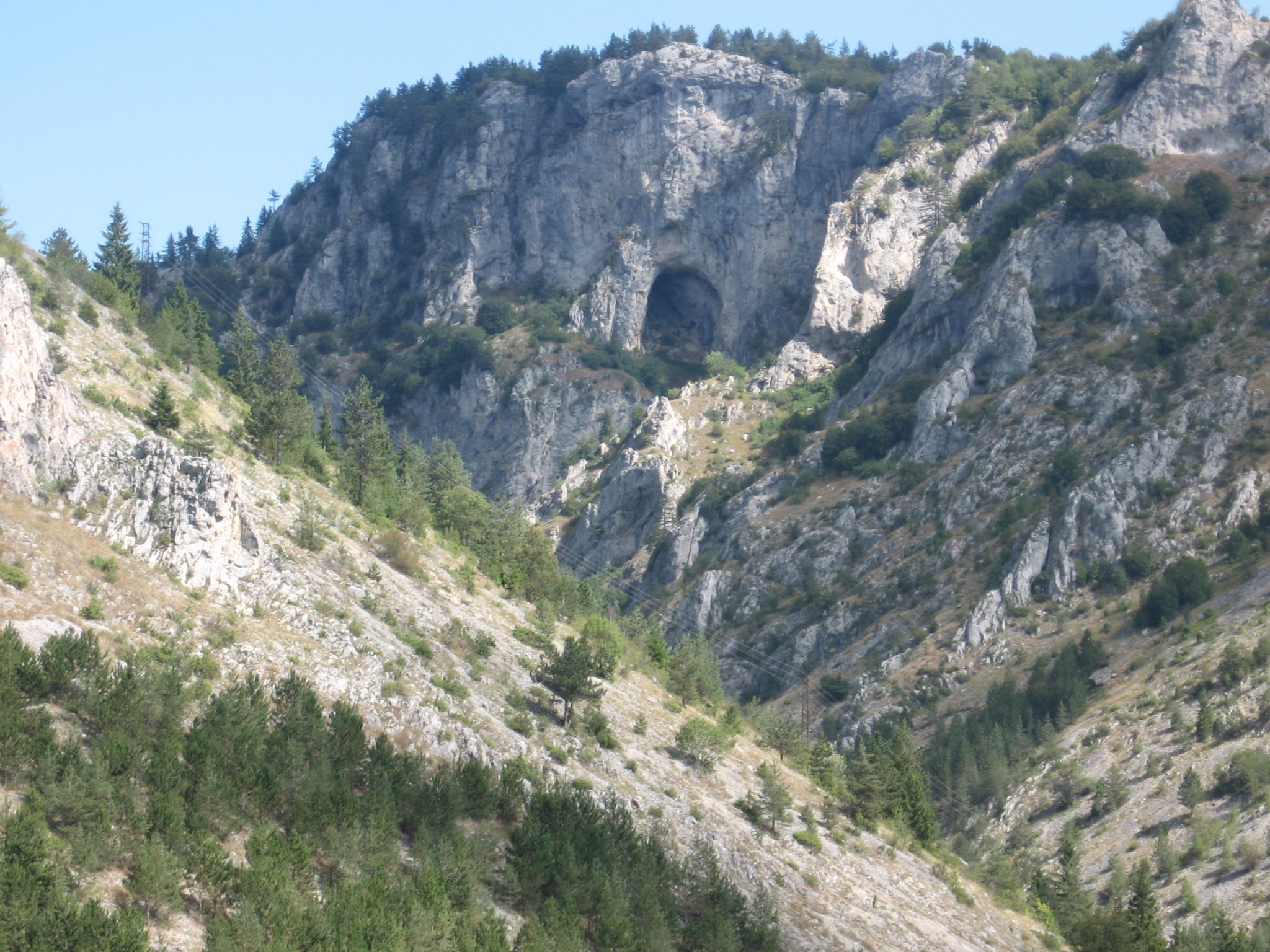 Харамийската пещера